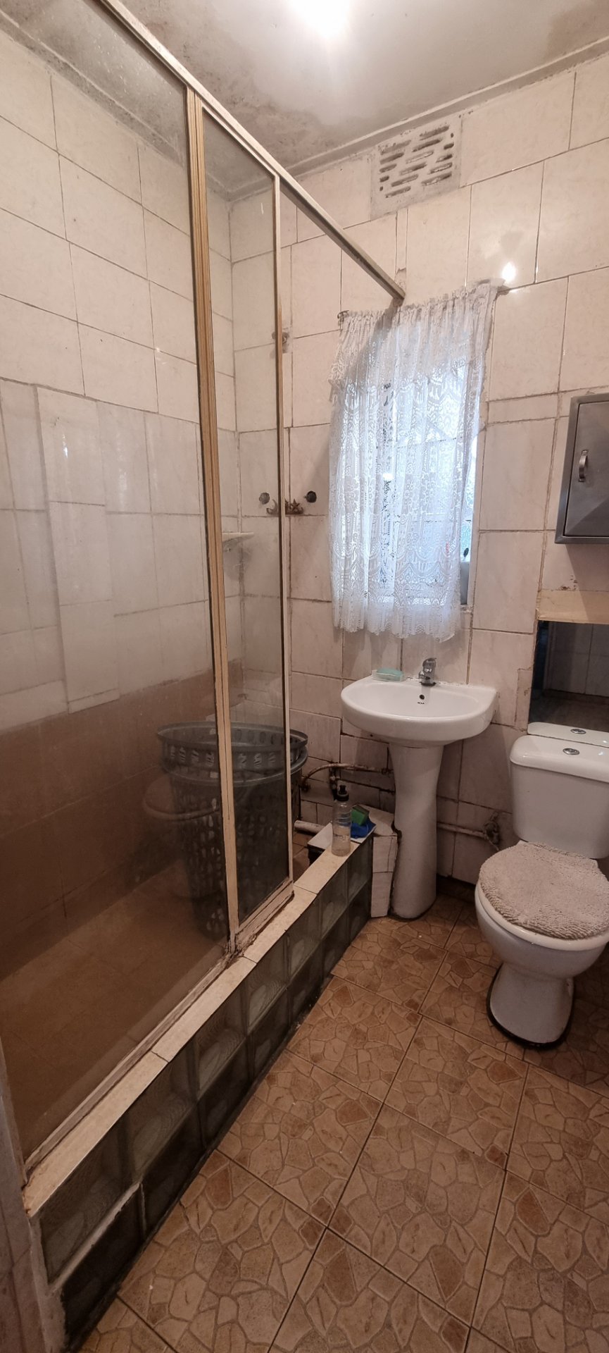 4 Bedroom Property for Sale in Silvertown Western Cape